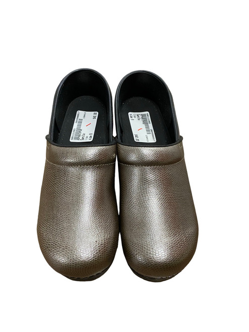 Vist Large View of Product Image Which is Used Sanita Clogs 9