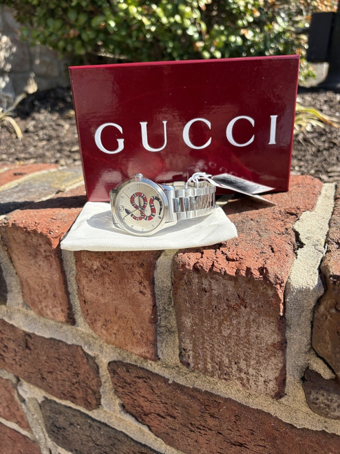 Vist Large View of Product Image Which is Used Gucci Mens Watch