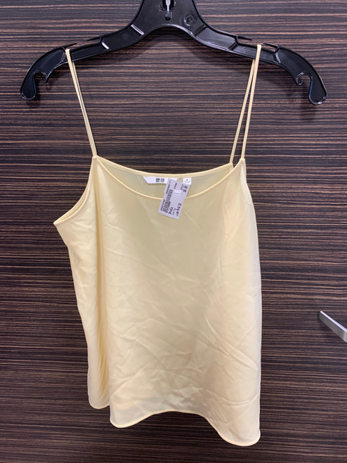 Vist Large View of Product Image Which is Used Uniqlo Tank Top M-8/10
