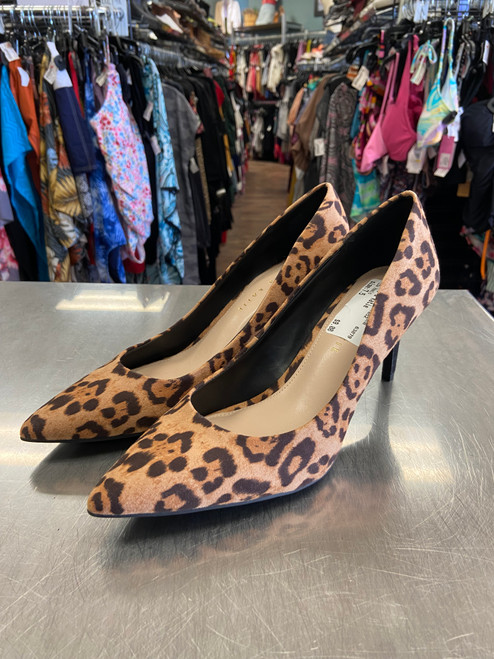 Vist Large View of Product Image Which is Used Kelly & Katie Low Heels 7.5