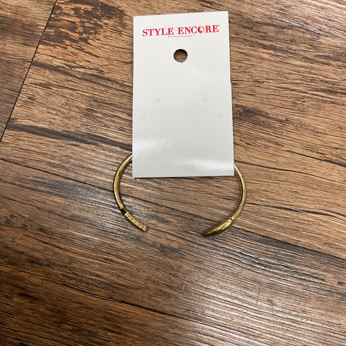 Vist Large View of Product Image Which is Used Kendra Scott Bracelet