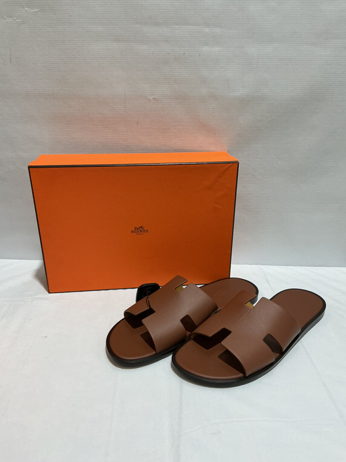 Vist Large View of Product Image Which is Sandal in calfskin with iconic "H" cut-out and raw-edged detail
An iconic Hermès style, this silhouette is an essential piece in every wardrobe.

We recommend sizing up a size for this model.
Made in Italy