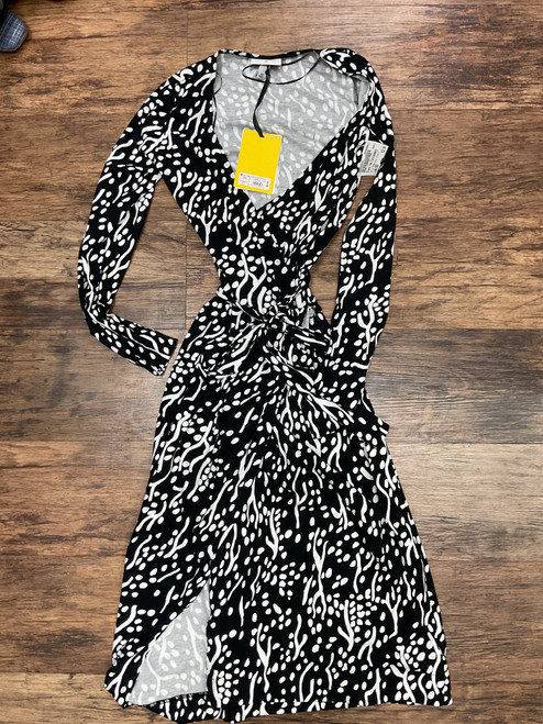 Vist Large View of Product Image Which is Used Diane Von Furstenberg Short Dress B XXS