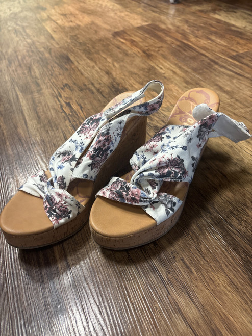 Vist Large View of Product Image Which is Used Unbranded Wedge Sandals 11
