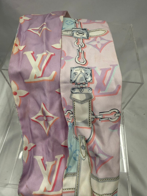 Vist Large View of Product Image Which is Used Louis Vuitton Lightweight Scarf