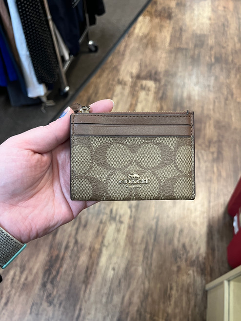 Vist Large View of Product Image Which is Used Coach Wallet
