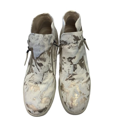 Vist Large View of Product Image Which is Used Vaneli Casual Shoes 7