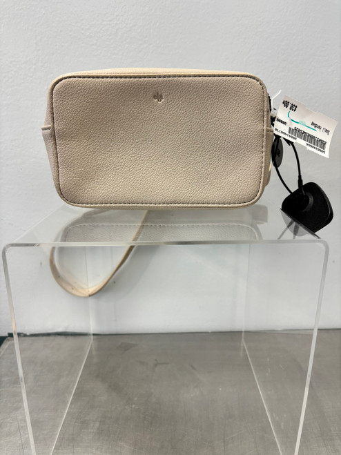 Vist Large View of Product Image Which is Used Unbranded Small Handbag