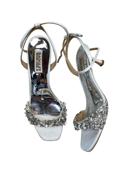 Vist Large View of Product Image Which is Used Badgley Mischka Low Heels 8