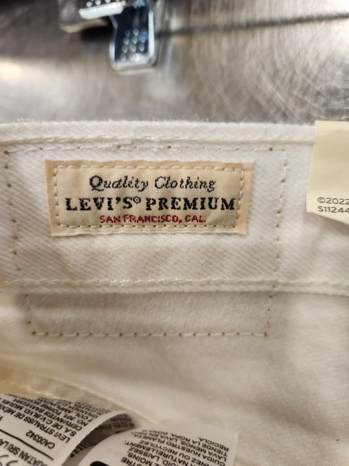 Vist Large View of Product Image Which is Used Levi's Shorts 6-28