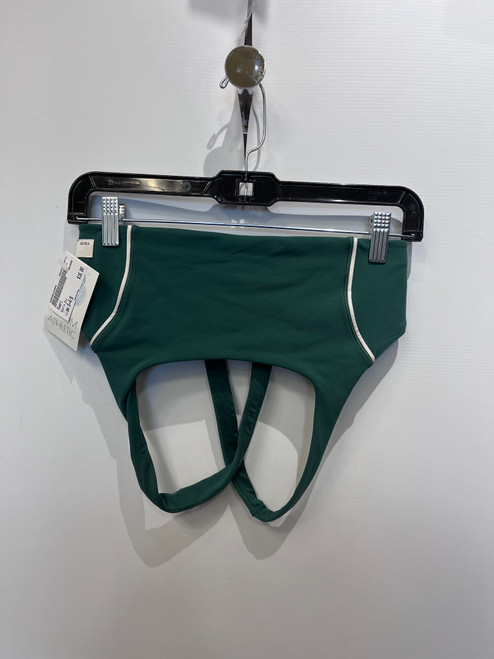 Vist Large View of Product Image Which is Used Vuori Sports Bra S-4/6