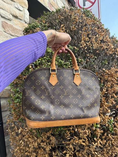Vist Large View of Product Image Which is Used Louis Vuitton Large Handbag