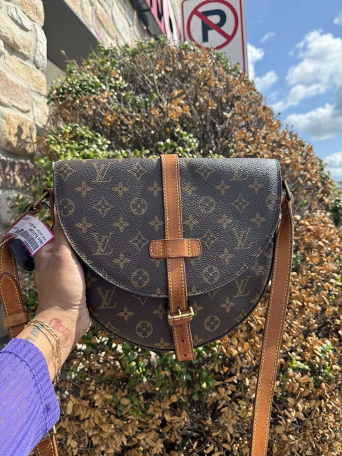 Vist Large View of Product Image Which is Used Louis Vuitton Large Crossbody