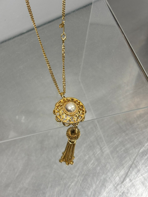 Vist Large View of Product Image Which is Used Nina Ricci Necklace
