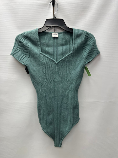 Vist Large View of Product Image Which is Used Abercrombie & Fitch Short Sleeve Top S-4/6