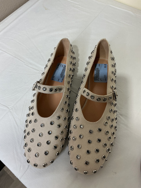 Vist Large View of Product Image Which is Used Loft Flats 10.5