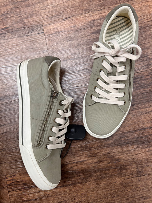 Vist Large View of Product Image Which is Used Taos Casual Shoes 10