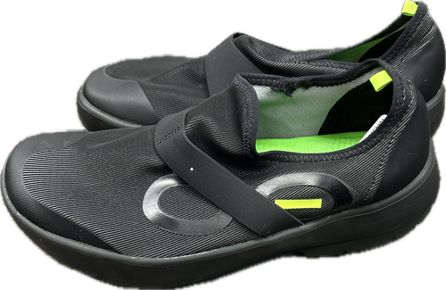 Vist Large View of Product Image Which is Used Unbranded Mens Athletic Shoes 9