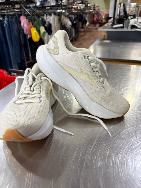 Vist Large View of Product Image Which is Used Brooks Performance Shoes 7.5