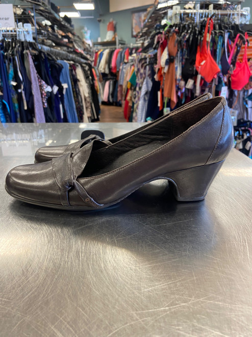 Vist Large View of Product Image Which is Used Clarks Low Heels 10