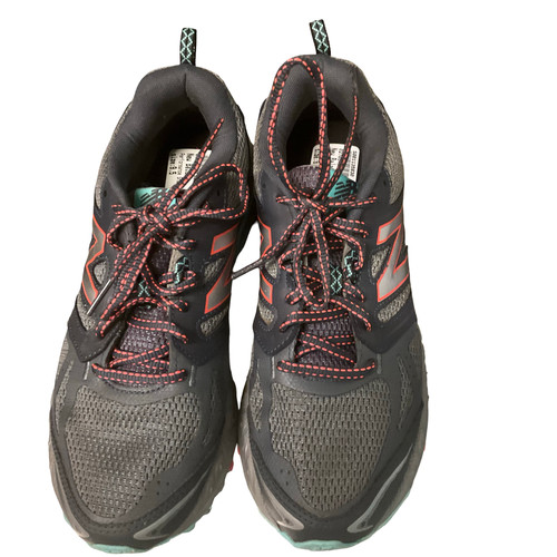 Vist Large View of Product Image Which is Used New Balance Performance Shoes 9.5