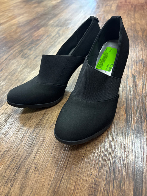 Vist Large View of Product Image Which is NWT Anne Klein Low Heels 7.5