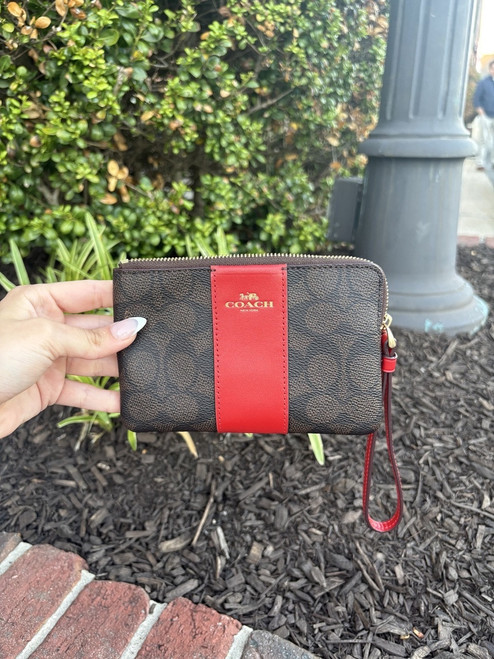 Vist Large View of Product Image Which is Used Coach Wristlet