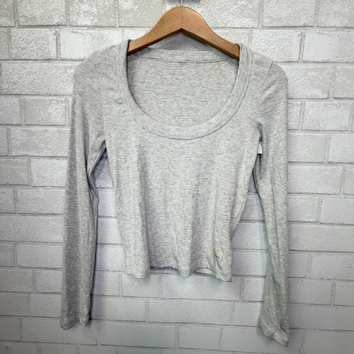 Vist Large View of Product Image Which is Used Vuori Long Sleeve T-Shirt S-4/6