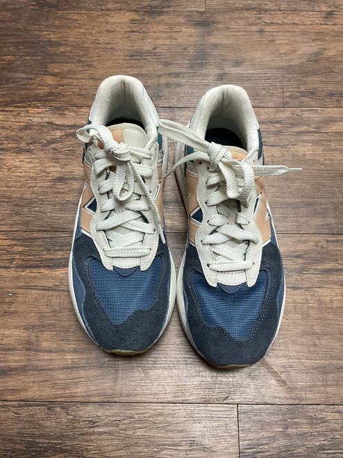 Vist Large View of Product Image Which is Used New Balance Performance Shoes 8