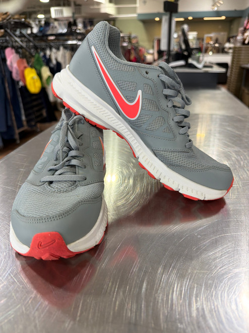 Vist Large View of Product Image Which is Used Nike Performance Shoes 8