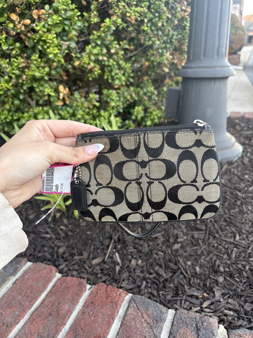 Vist Large View of Product Image Which is Used Coach Wristlet