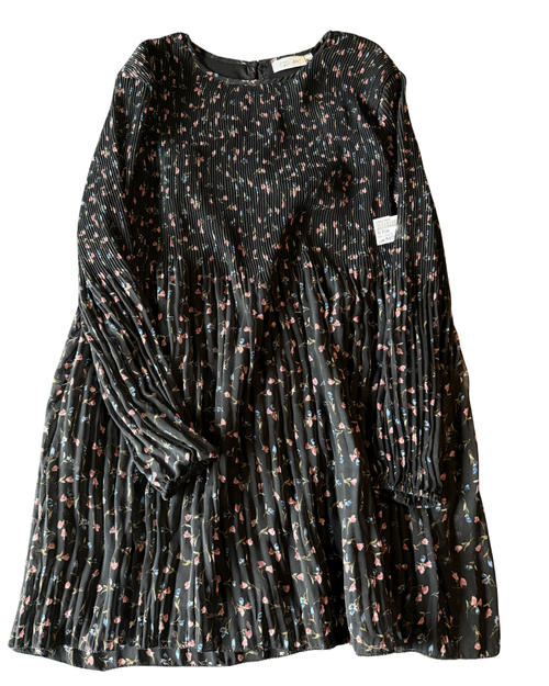 Vist Large View of Product Image Which is Gently used Rd Style short dress M-8/10