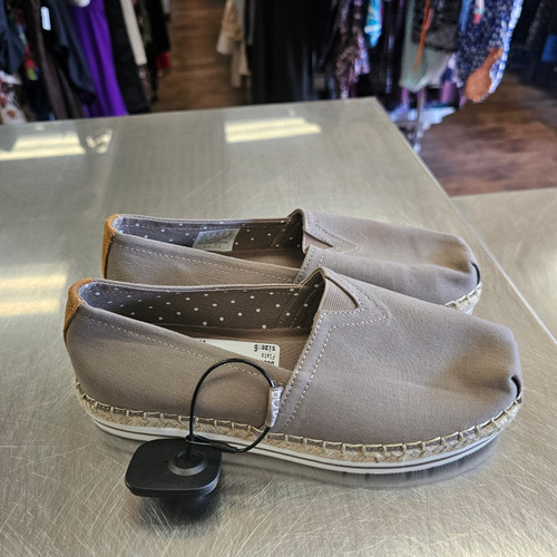 Vist Large View of Product Image Which is Used Bobs Flats 6