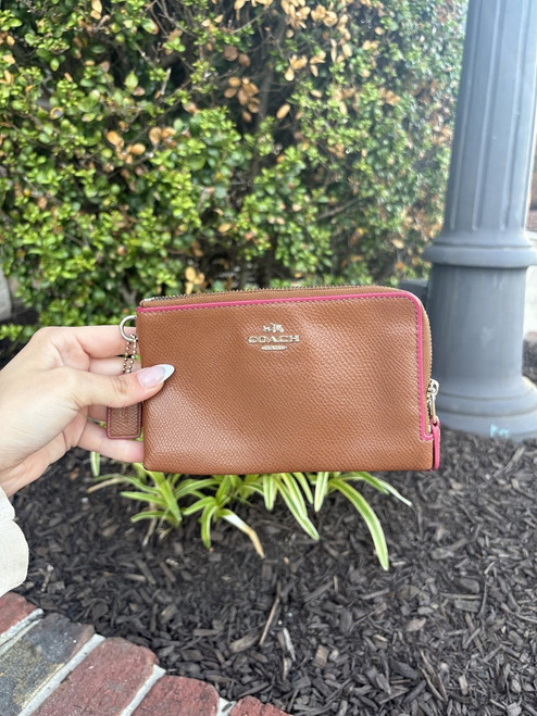 Vist Large View of Product Image Which is Used Coach Wallet