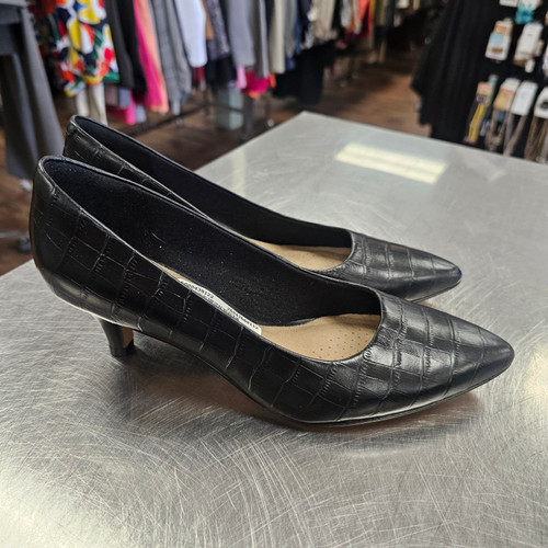 Vist Large View of Product Image Which is Used Clarks Low Heels 7.5