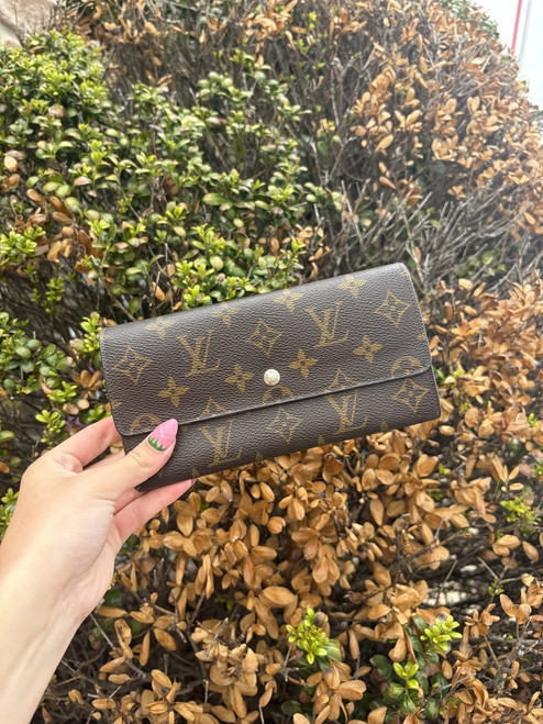 Vist Large View of Product Image Which is Used Louis Vuitton Small Leather wallet