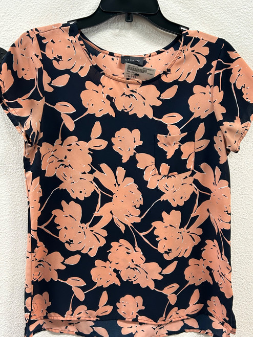 Vist Large View of Product Image Which is Used The Limited Short Sleeve Top S-4/6