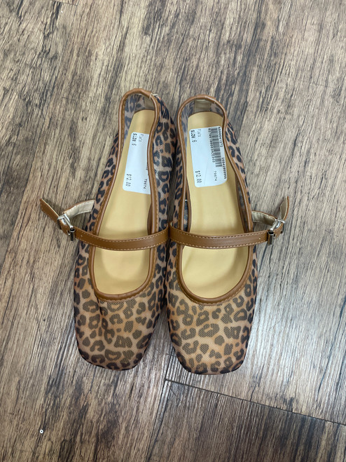 Vist Large View of Product Image Which is Used Unbranded Flats 6