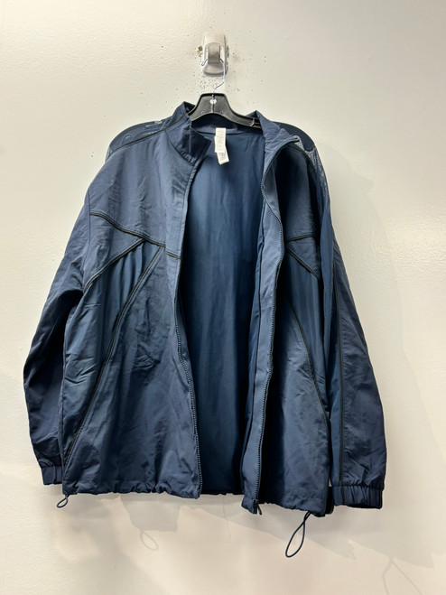 Vist Large View of Product Image Which is Used Alo Yoga Short Light Jacket L-12/14