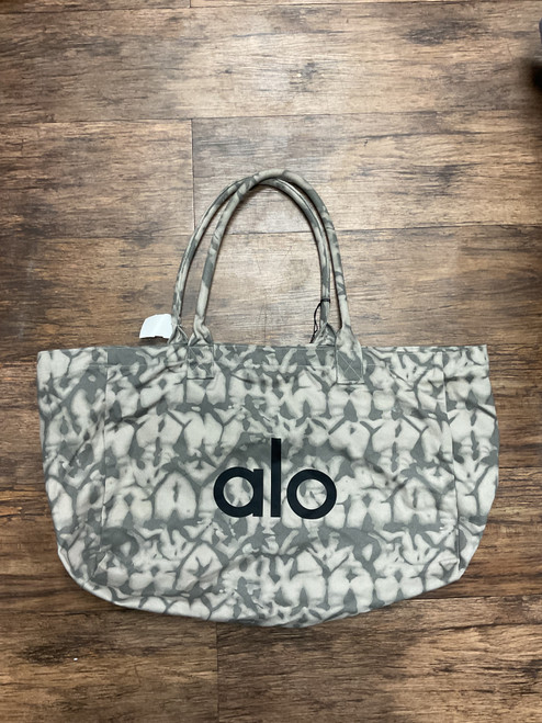 Vist Large View of Product Image Which is Used Alo Yoga Large Handbag