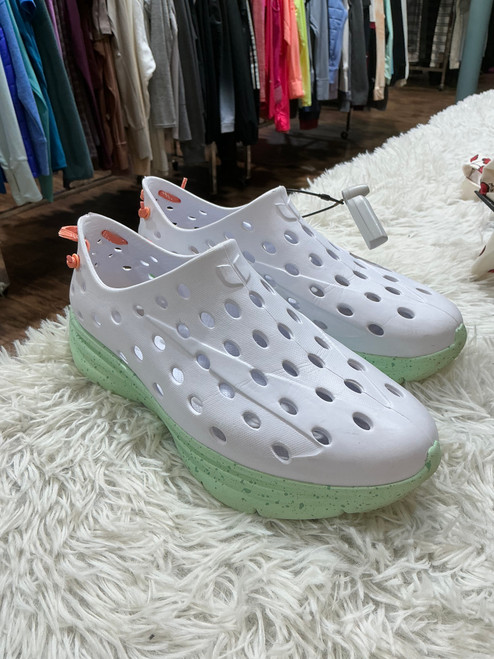 Vist Large View of Product Image Which is Used Unbranded Flats 9