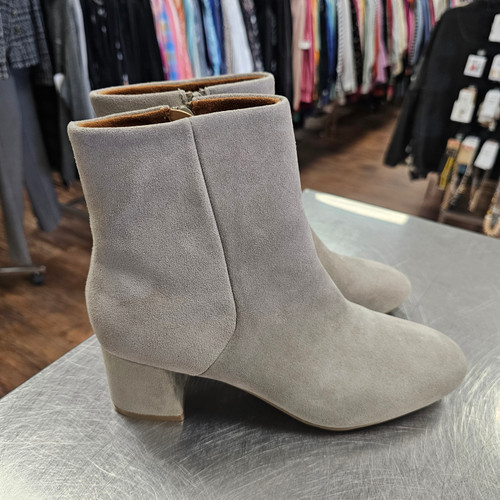 Vist Large View of Product Image Which is Used Unbranded Ankle Boots 10