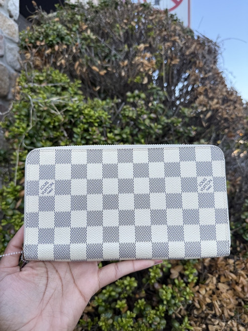 Vist Large View of Product Image Which is Used Louis Vuitton Zippy Organizer Wallet