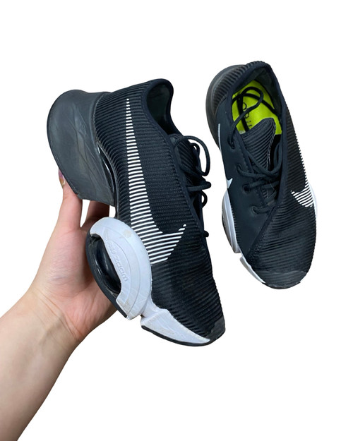 Vist Large View of Product Image Which is Used Nike Performance Shoes 6