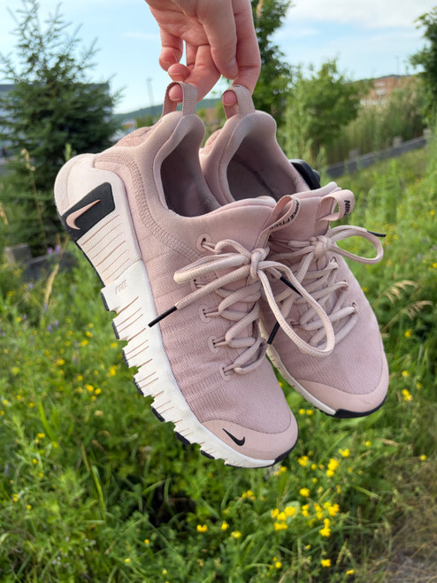 Vist Large View of Product Image Which is Used Nike Performance Shoes 7.5
