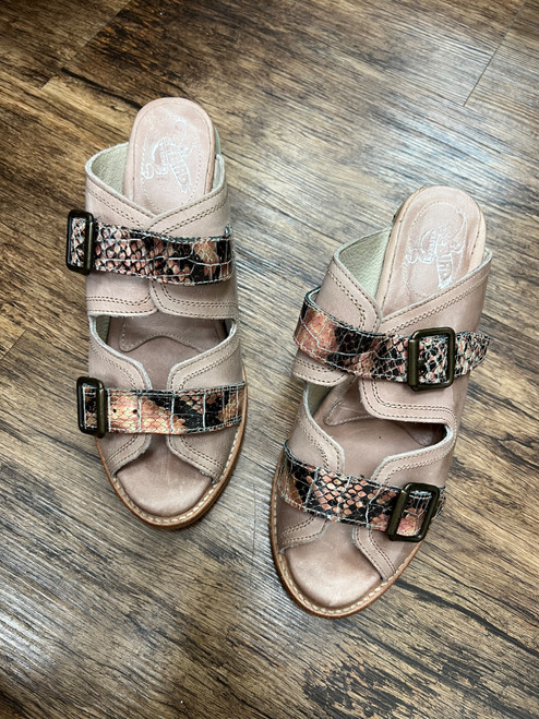 Vist Large View of Product Image Which is Used Free Bird Low Heels 10
