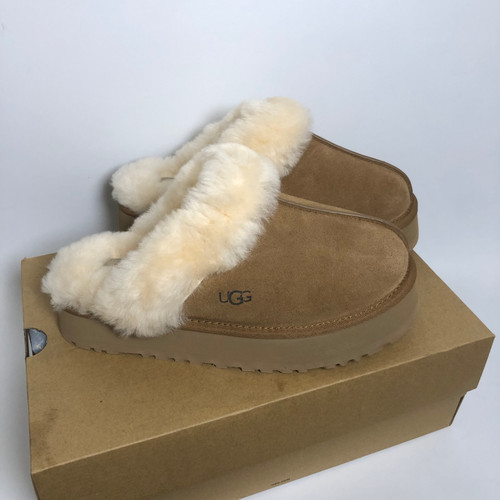Vist Large View of Product Image Which is Used Ugg Shoes 8