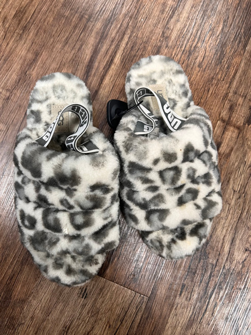 Vist Large View of Product Image Which is Used Ugg Australia Sandals 7