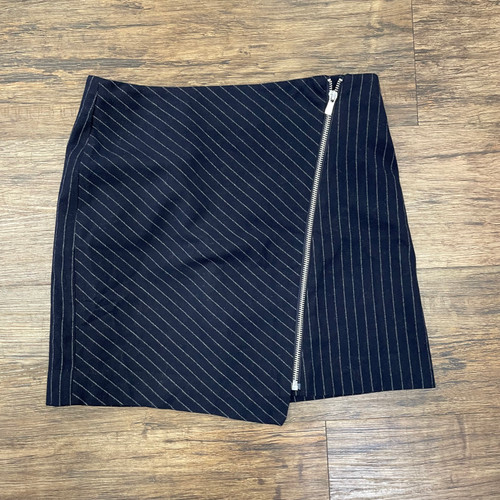 Vist Large View of Product Image Which is Used H & M Short Skirt 6-28