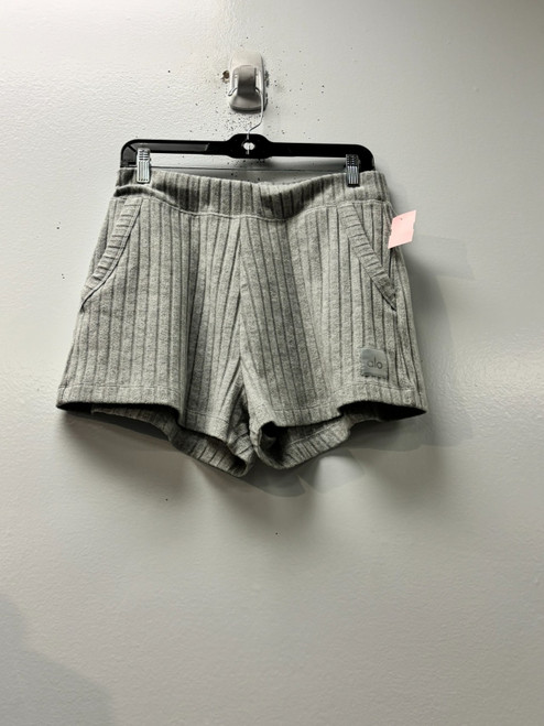 Vist Large View of Product Image Which is Used Alo Yoga Shorts 12-31